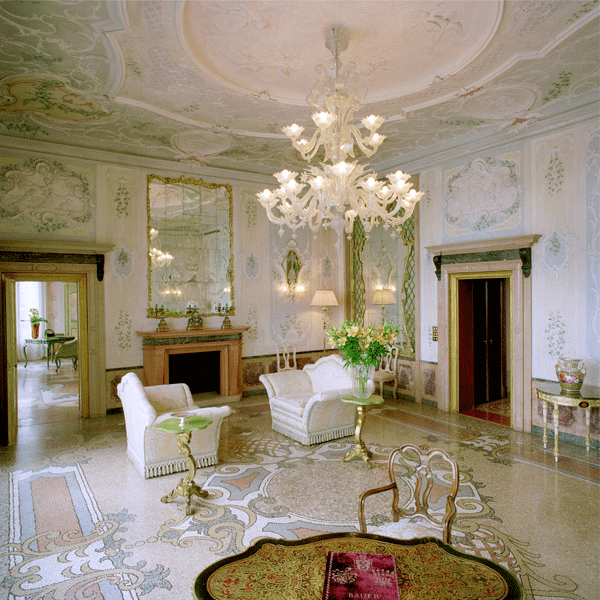 bauer-il-palazzo-living-room-royal-suite